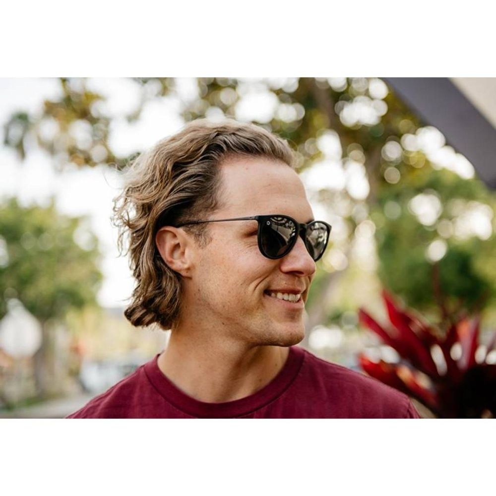 Lentes de Sol Unisex Modelo Black on Black / Smoke Mary Janes