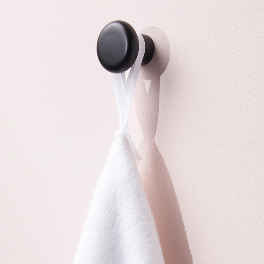 Perchero Disco Sensea Negro de Zamak Brillante