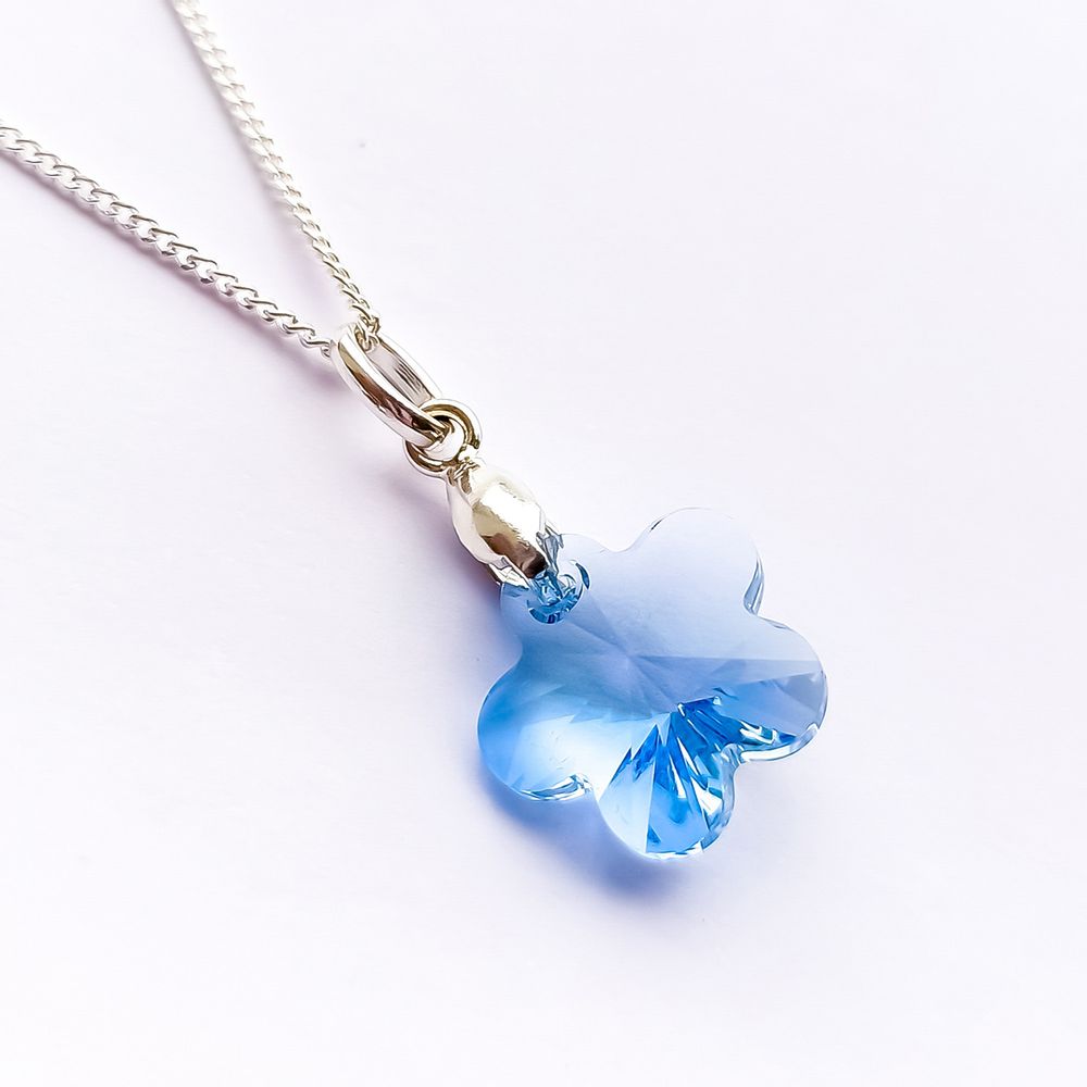 Collar de Plata Sifrah Shop con Dije Flor de Cristal Celeste