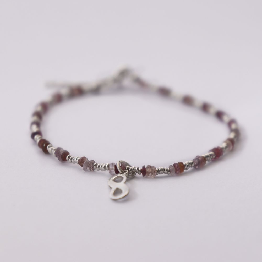 Pulsera de piedras minimalistas de colores con infinito