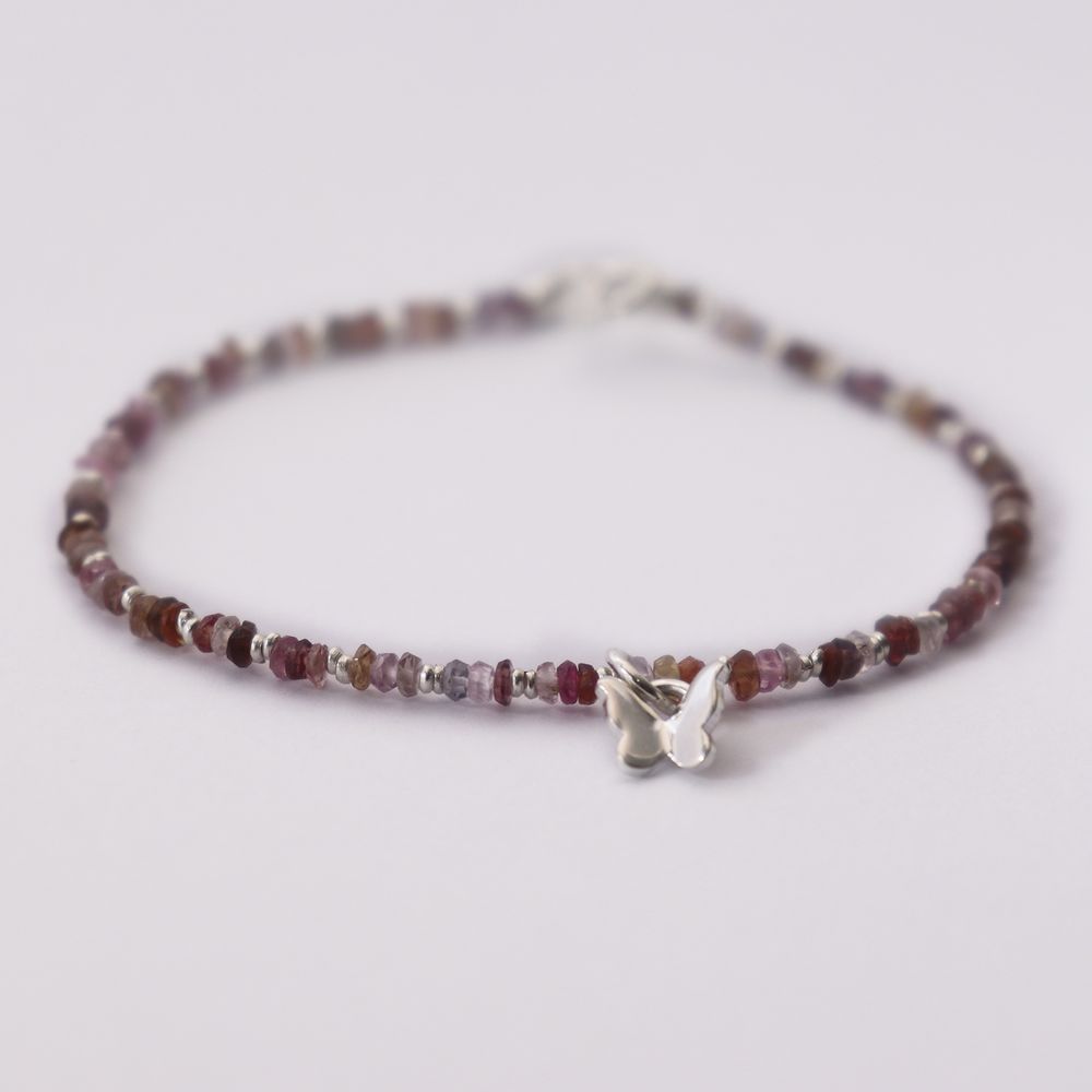 Pulsera de piedra con dije de plata mariposa
