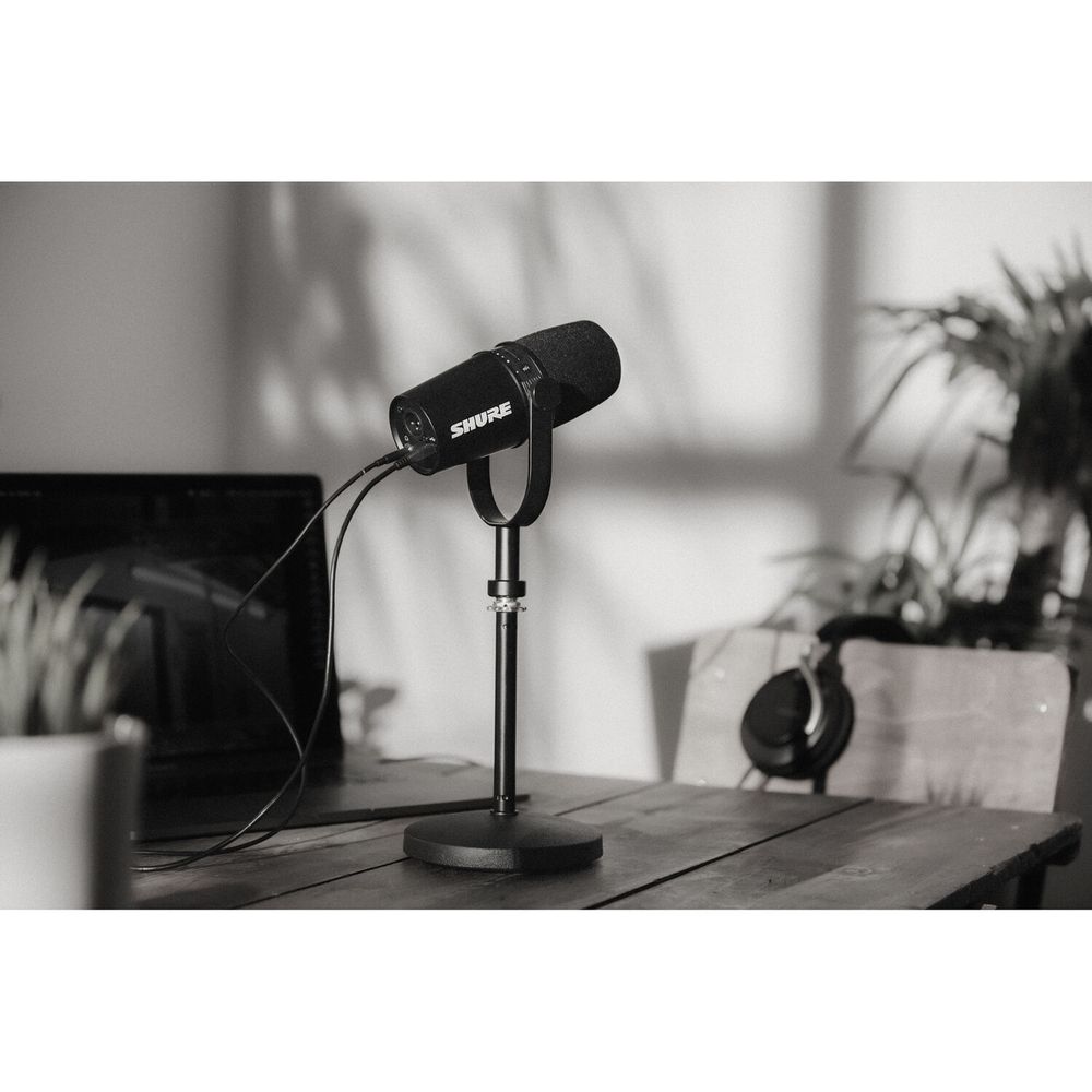 Kit de Micrófono para Podcast Shure Mv7 con Trípode de Mesa y Audífonos  Negro I Oechsle - Oechsle