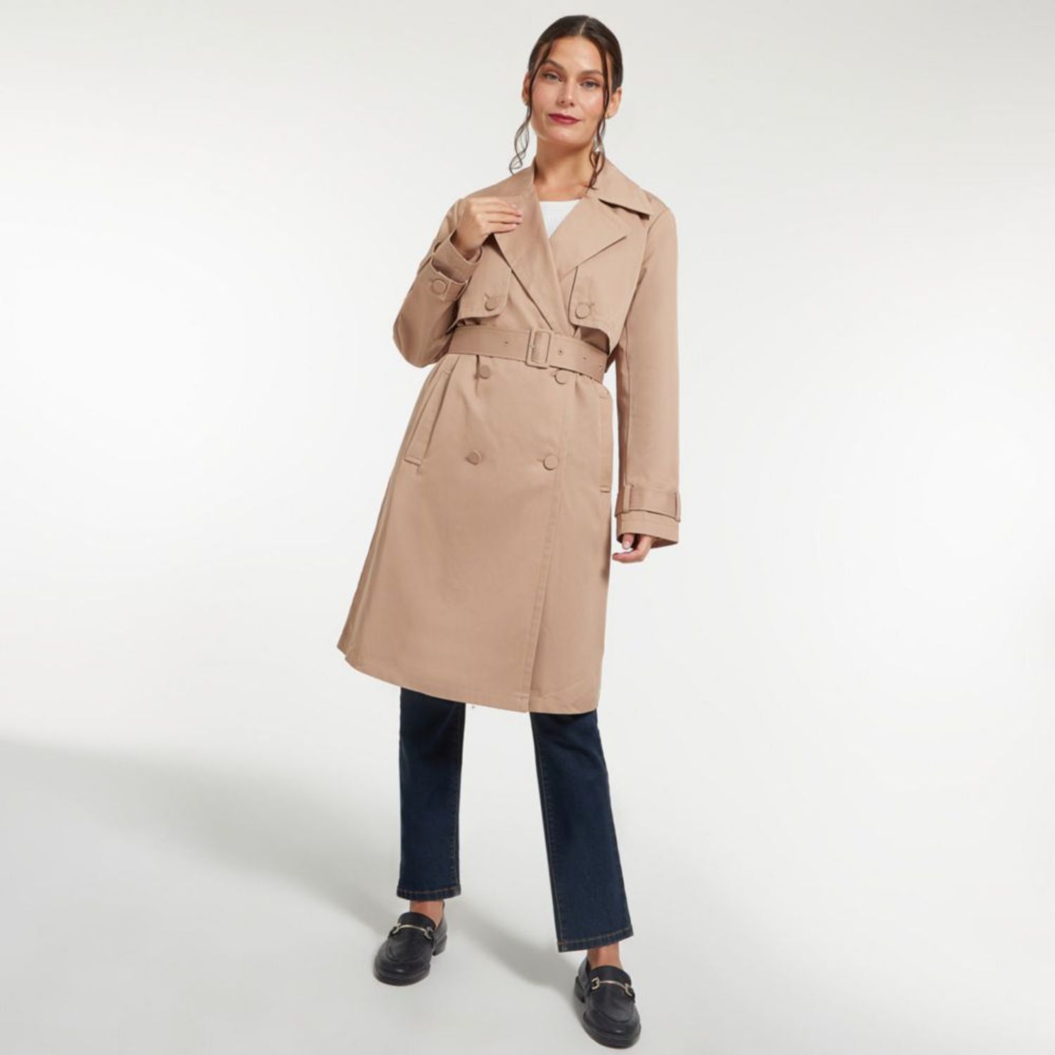 Trench coat: errores que deben evitar los hombres al usarlo