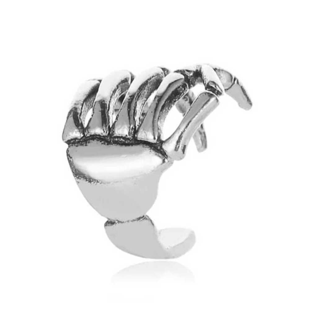 Par de Aretes Clic a presión Mod Mano Calavera Plata