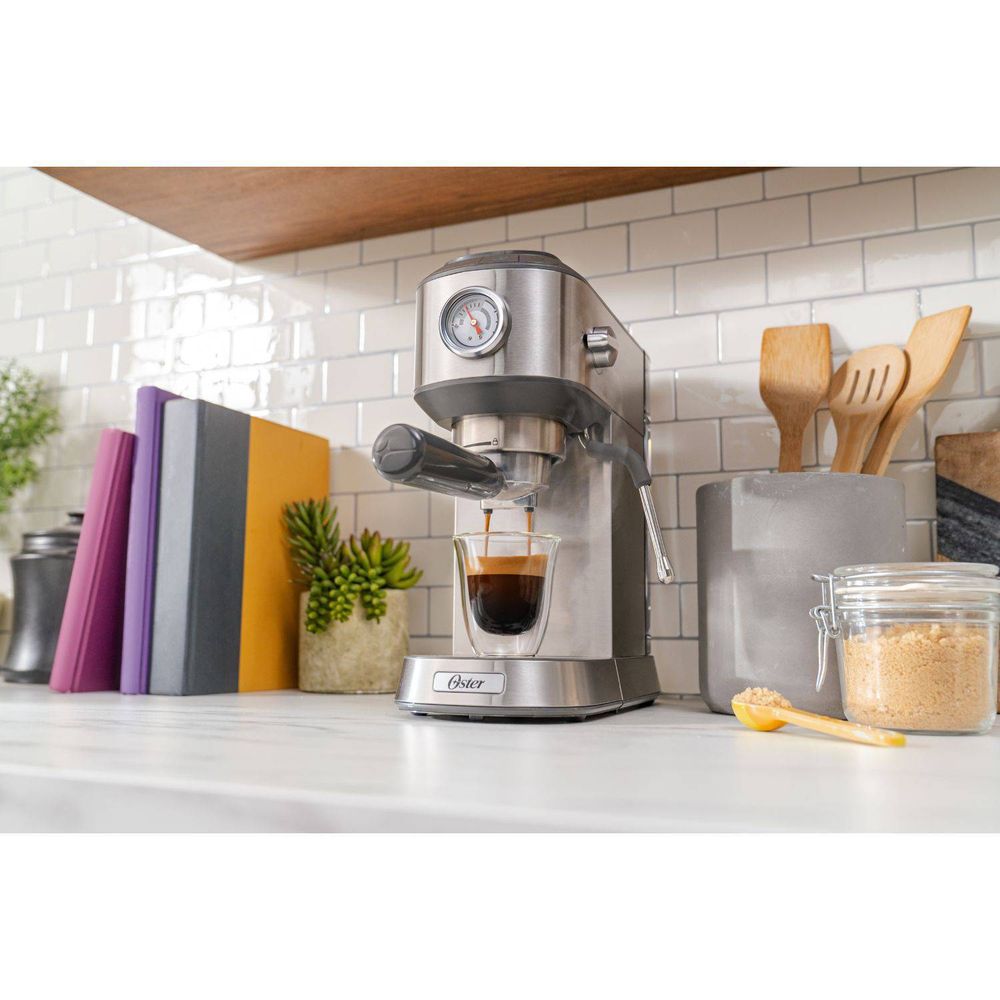 Cafetera compacta de espresso Oster® BVSTEM7200