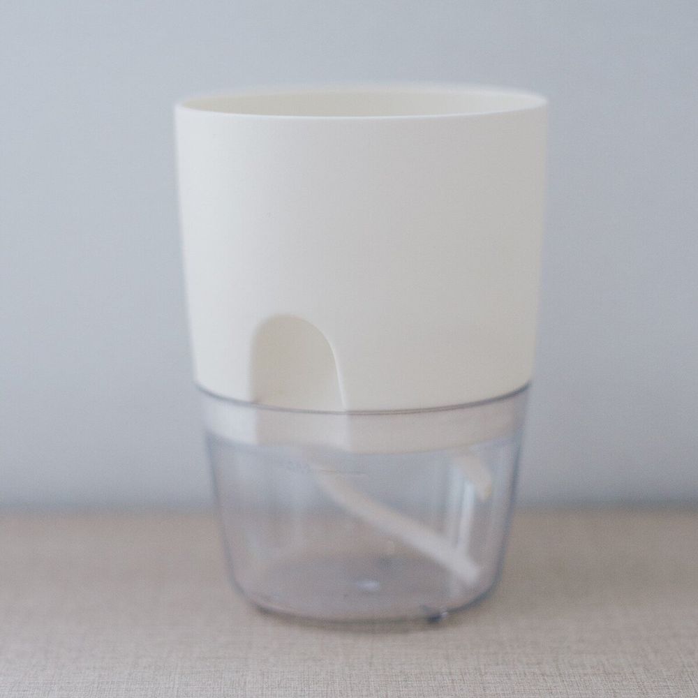 Maceta Autorregante Blanco Mate 8.2 x 11.3 cm.