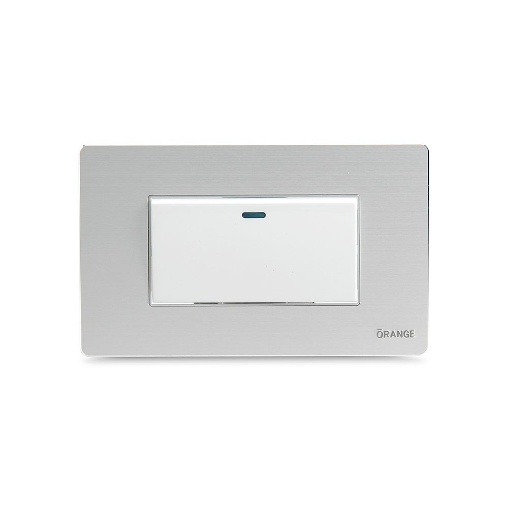 Par de interruptores de luz simples con atenuador. Interruptor doble  mecánico de plástico barato con termostato contra pared blanca. Antiguo  panel de control del aire acondicionado. Smart Home aparatos de control  climático