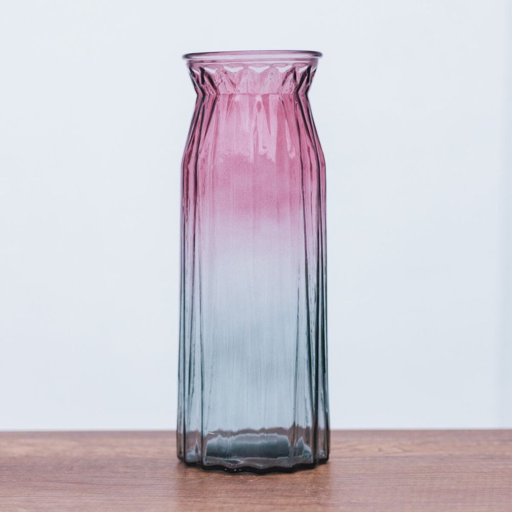 Florero de Vidrio Bicolor Vino/Azul 11 x 29.5 cm.