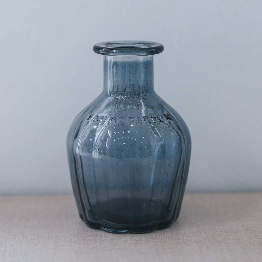 Florero Ball de Vidrio Violeta 9 x 14 cm.