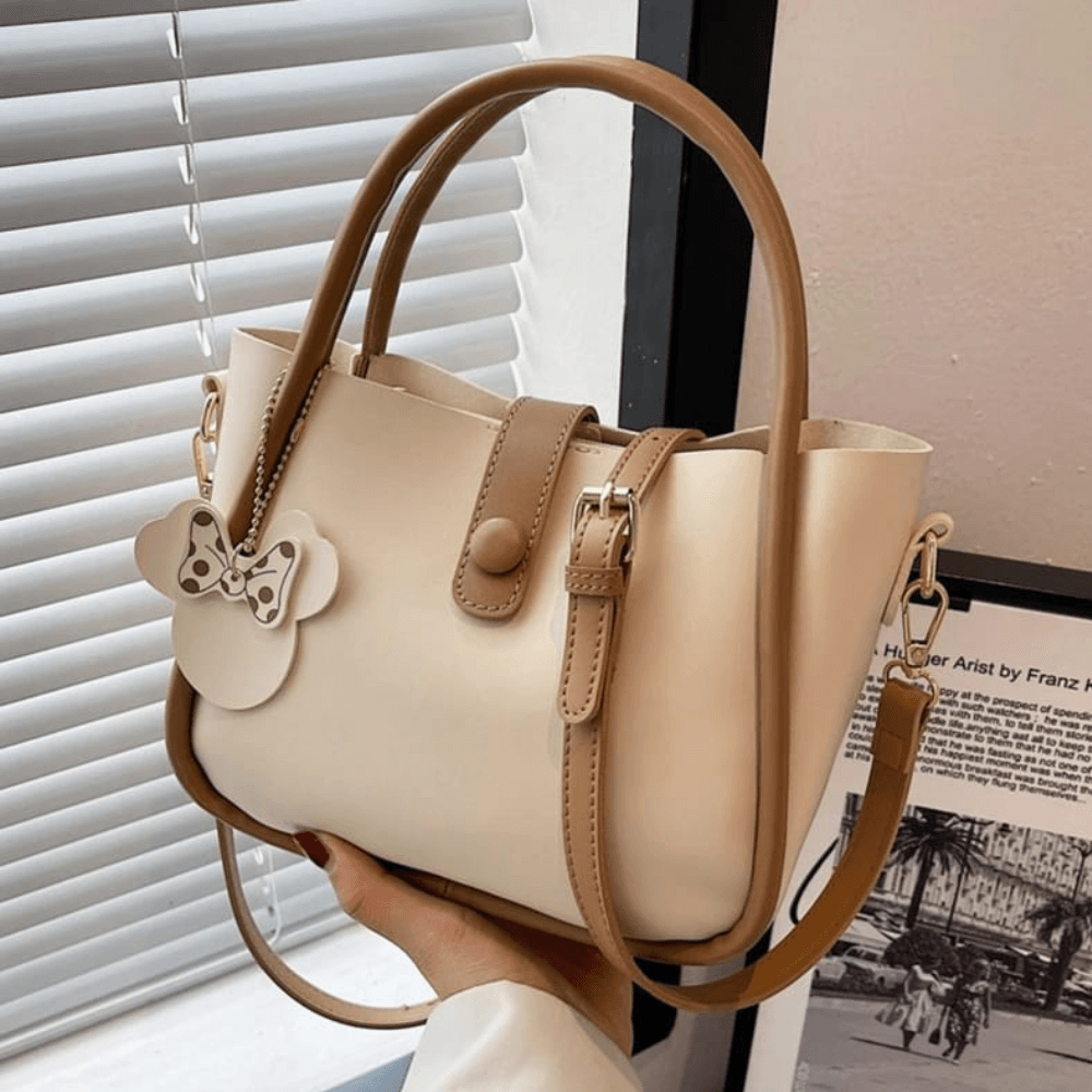 Cartera Morral Rouse con Bolso interno y llavero Crema