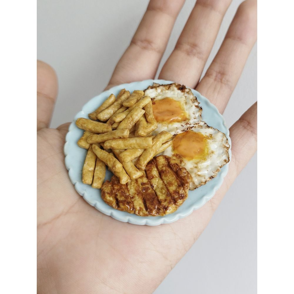 Figura Plato con Pollo con Huevos y Papas en Miniatura