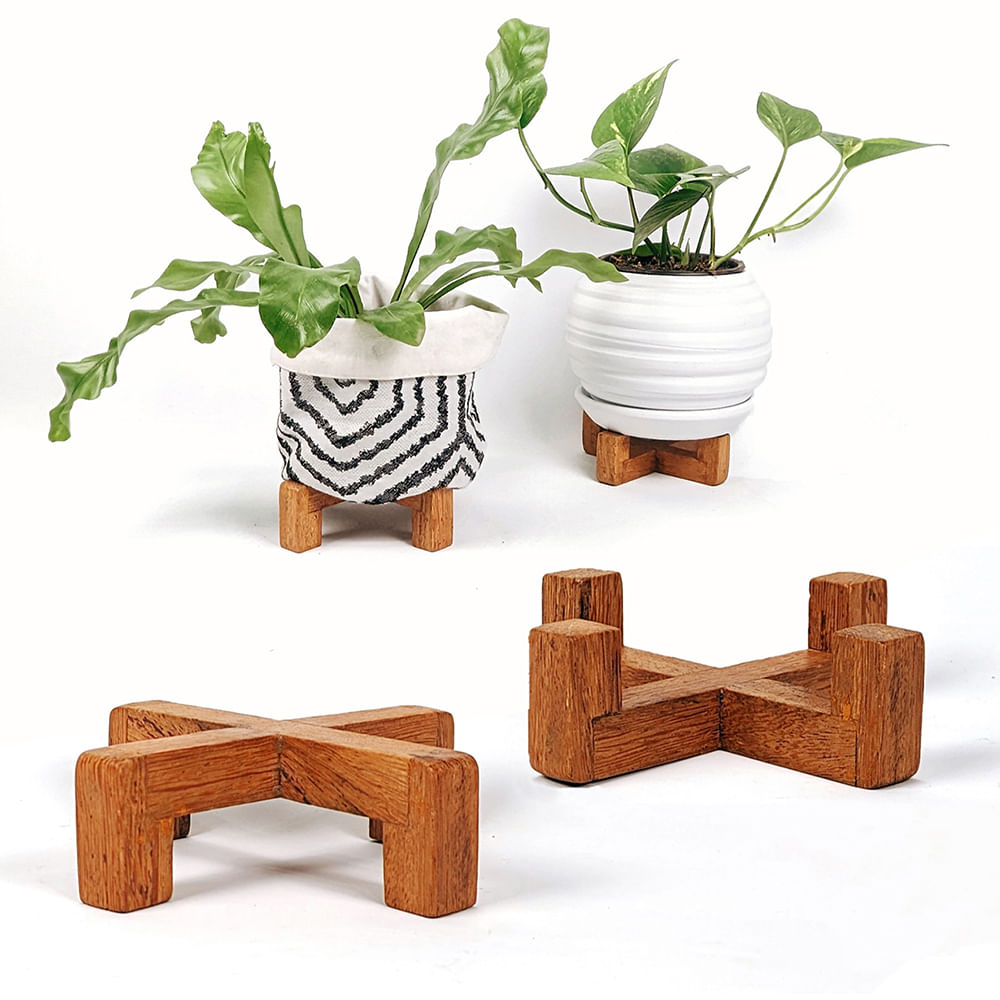 Parante Curvo de Madera Un Cuarto Verde para Plantas y Macetas hasta 19cm Parante Curvo de Madera Un Cuarto Verde para Plantas y Macetas hasta 19cm