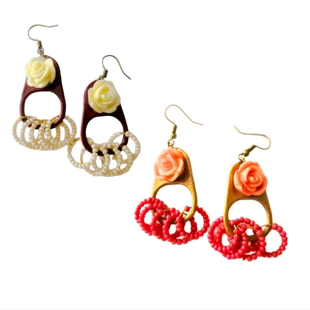 Aretes de Flor Acrílica con Argolla de Mostacillon Checo Marialu Creaciones