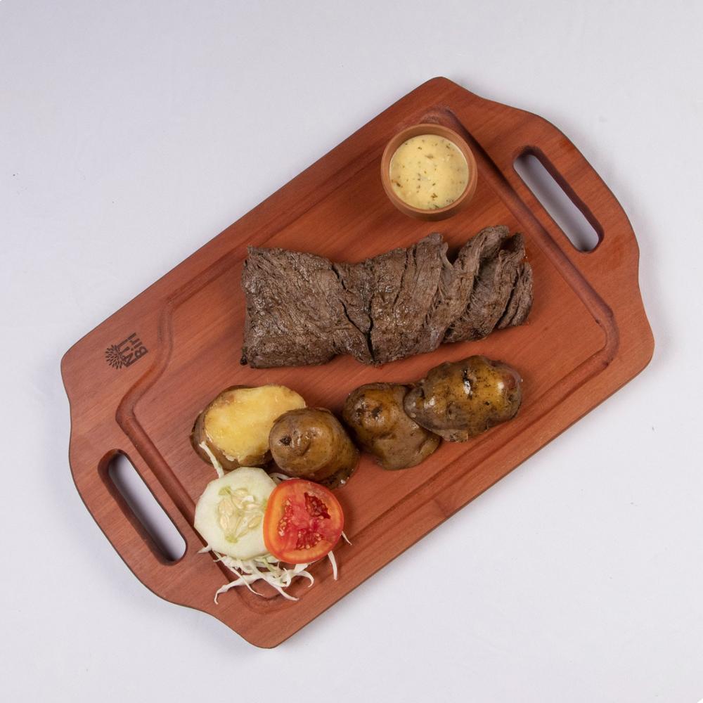 Tabla Parrillera Modelo con Asa de la Especie Quinilla de Color Rojizo-Marrón con veta Tabla Parrillera Modelo con Asa de la Especie Quinilla de Color Rojizo-Marrón con veta