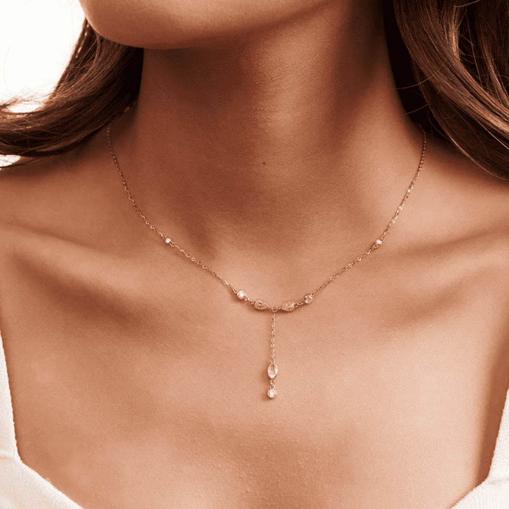 COLLAR EN ORO CON COLGANTE MODELO ENCANTO