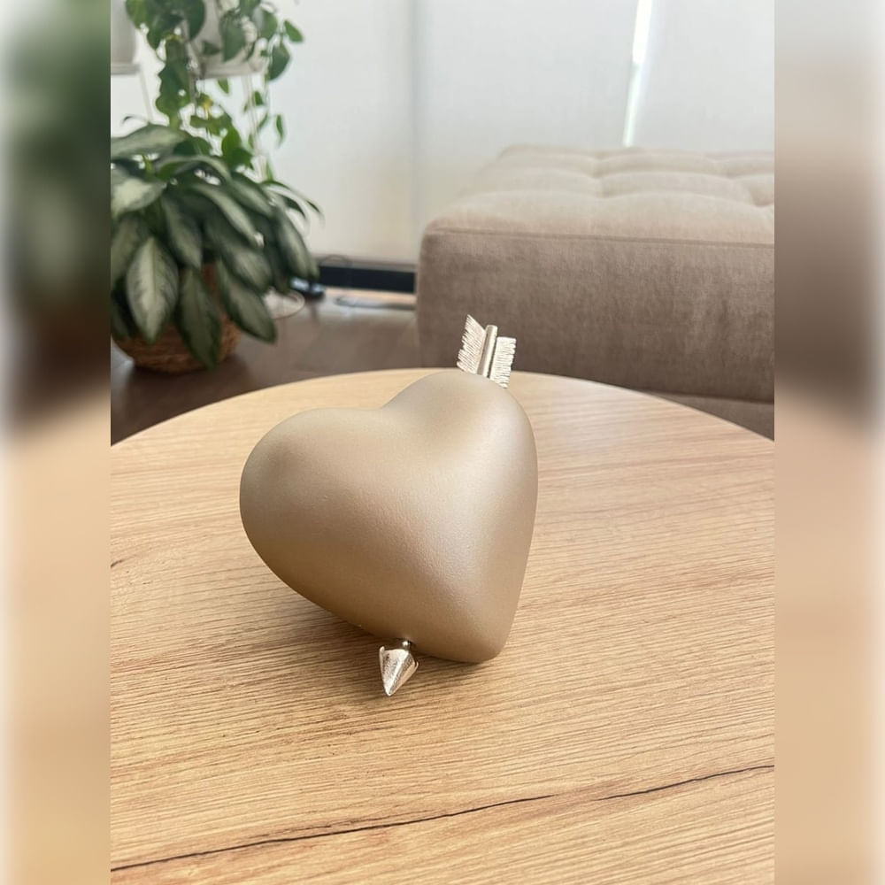 Adorno Corazon Flechado Taupe 15x15x12 cm