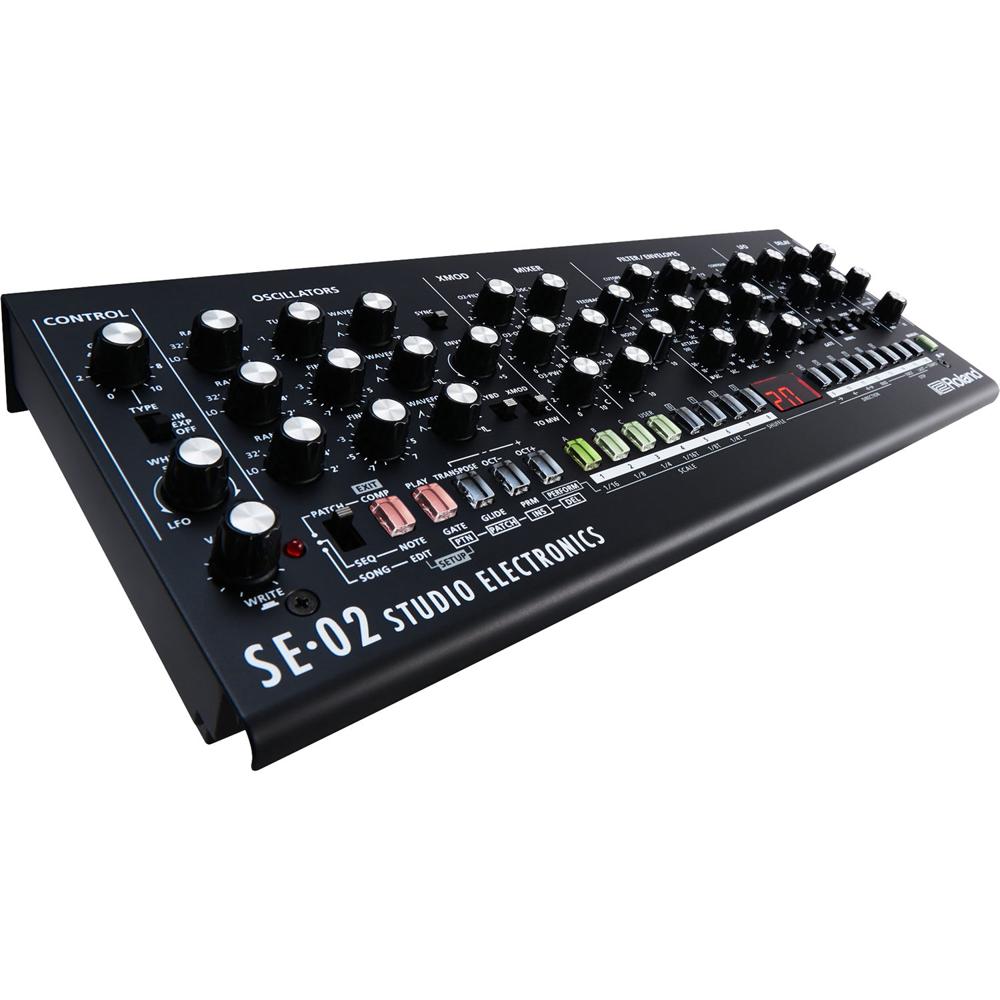 Roland SE-02: Sintetizador Analógico Discreto con 3 VCOs, Filtros y Secuenciador Integrado