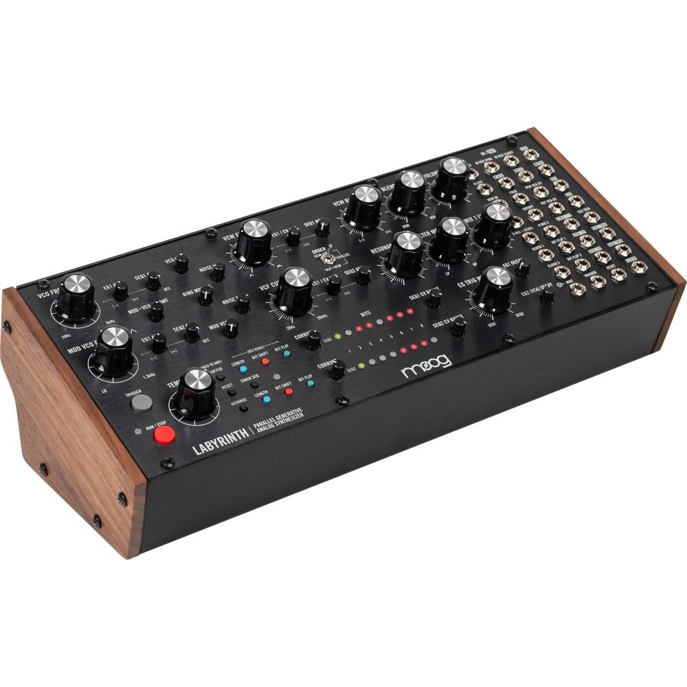 Moog Labyrinth: Sintetizador Analógico Generativo Paralelo 100% Analógico (60 HP) con Secuenciadores