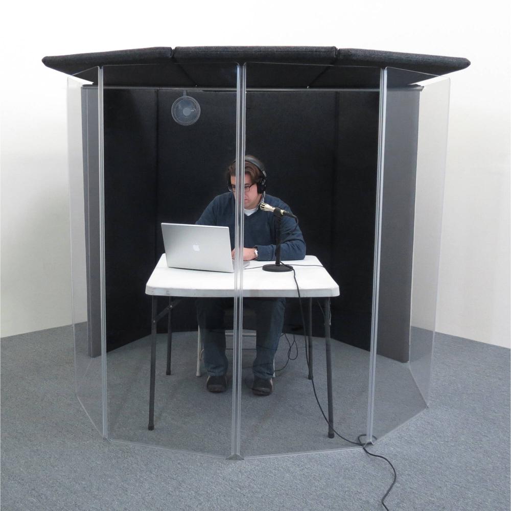 Cabina de Voz/Traducción ClearSonic IsoPac I (Gris Oscuro) - Reducción de Sonido 50-60%, Pasacables,