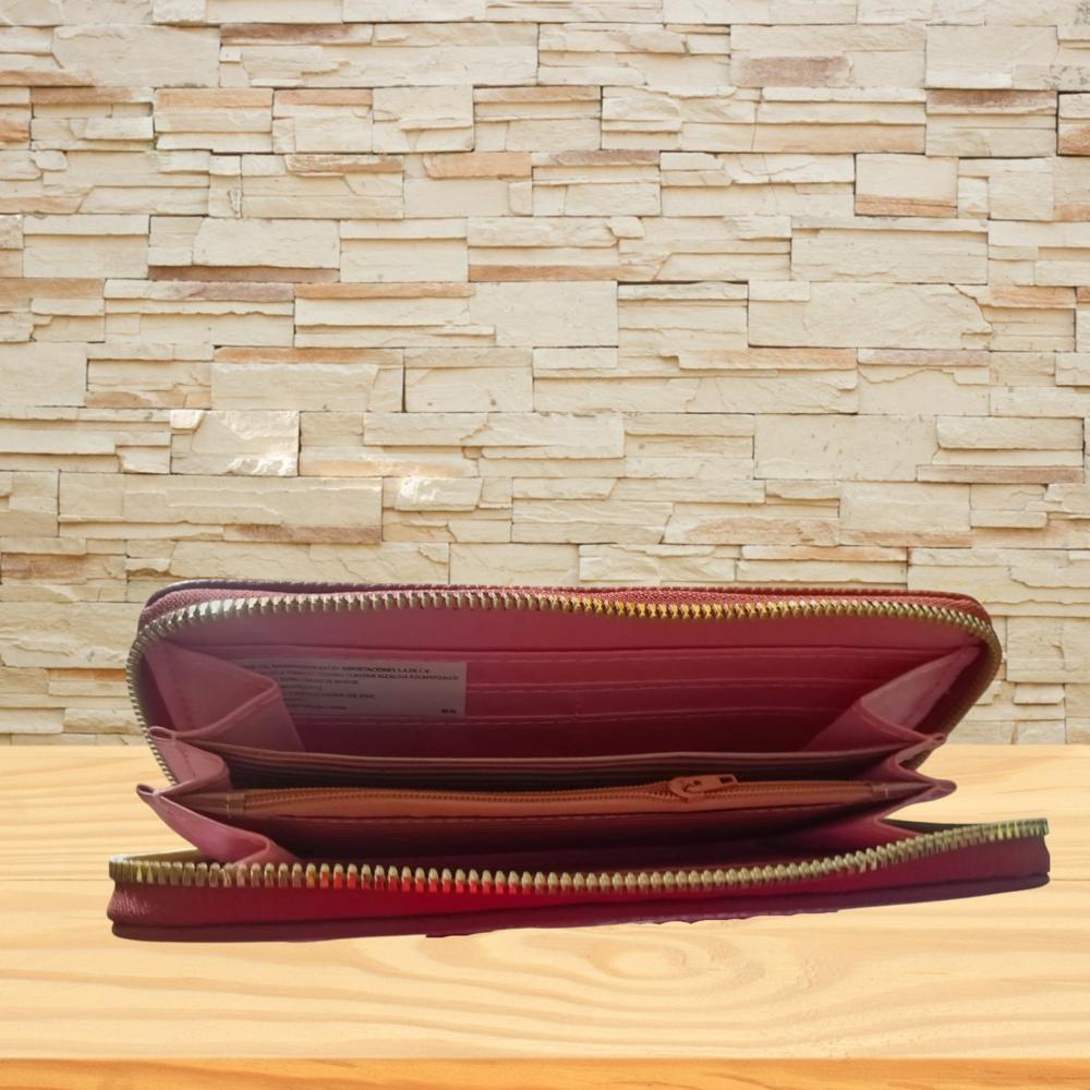 BILLETERA PARA MUJER CON CORREA DE MANO COLOR CAMEL