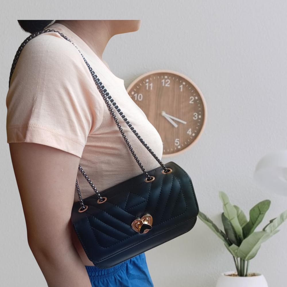 CARTERA ELEGANTE NEGRO CON HEVILLA CORAZON