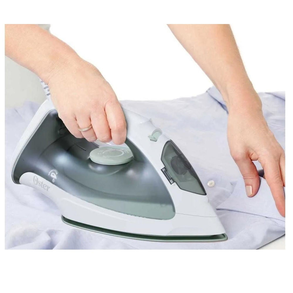 Plancha de Vapor Ligera OSTER GCSTBS3802