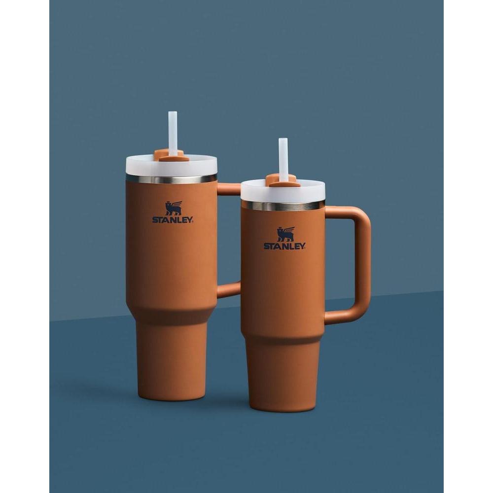 Stanley Quencher H2.0 Tumbler con Asa y Tapa Avanzada, Aislado, Color Toast