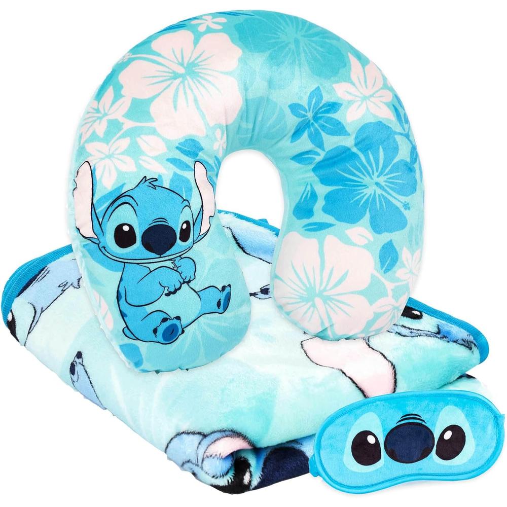Stitch | Set de viaje infantil (Manta de 40x50 pulgadas, máscara de ojos y almohada de cuello) Stitch | Set de viaje infantil (Manta de 40x50 pulgadas, máscara de ojos y almohada de cuello)