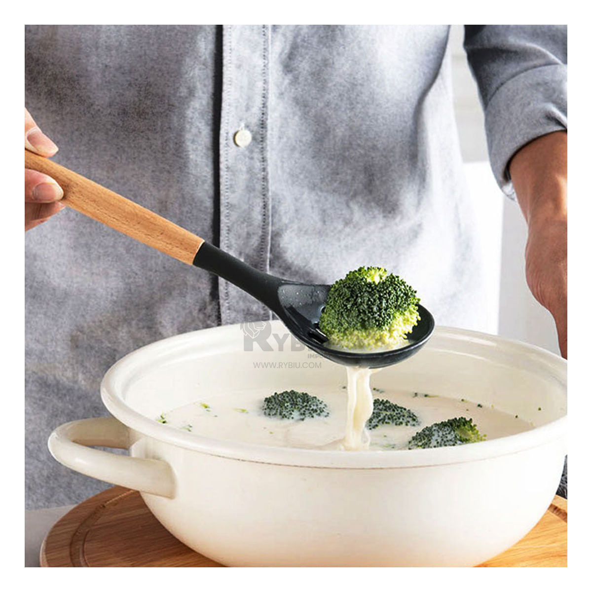 Set de 18 Piezas para Cocina en Tono Negro Y+Papel de Regalo