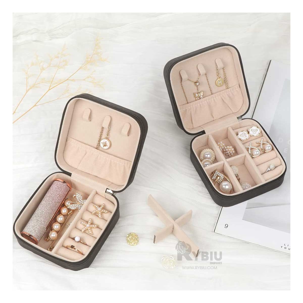 Mini Caja para Joyas de Tono Negro Y+Stickers