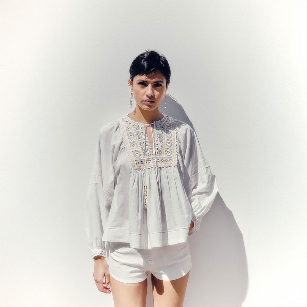 College Blusa Bordada Sfera Blusa Mujer Sfera Top Bordado Pechera