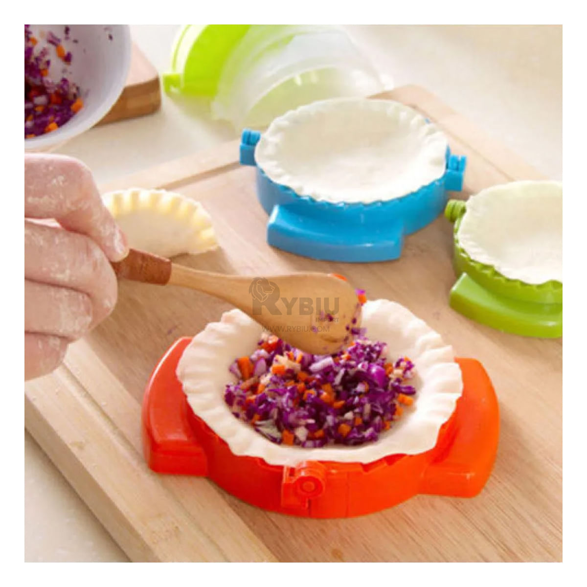 Set Practico de Moldes de Empanadas de Color Multicolor