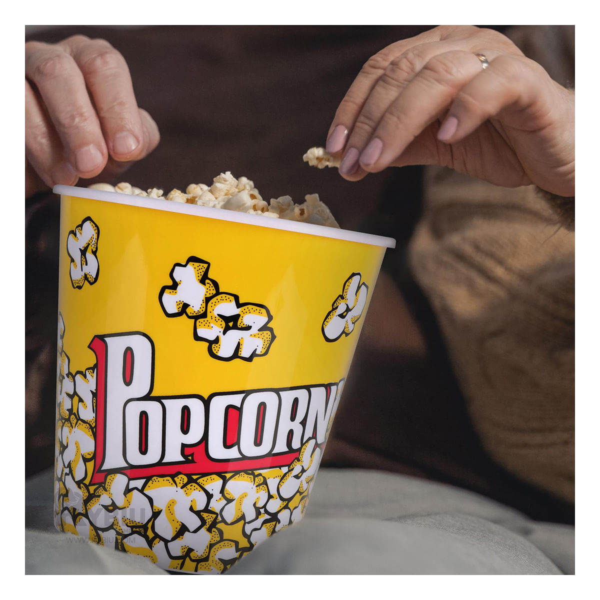 Cubeta Accesible en Color Amarillo Y+Stickers