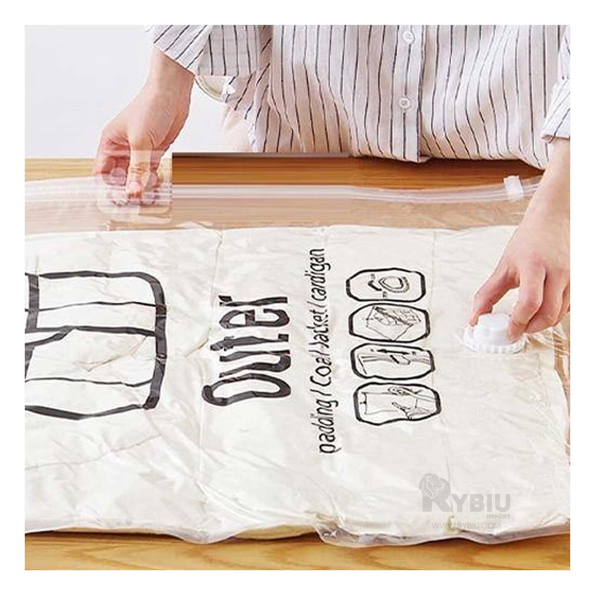 Cobertor de Prendas en Tono Transparente Y+Post-it adhesivos