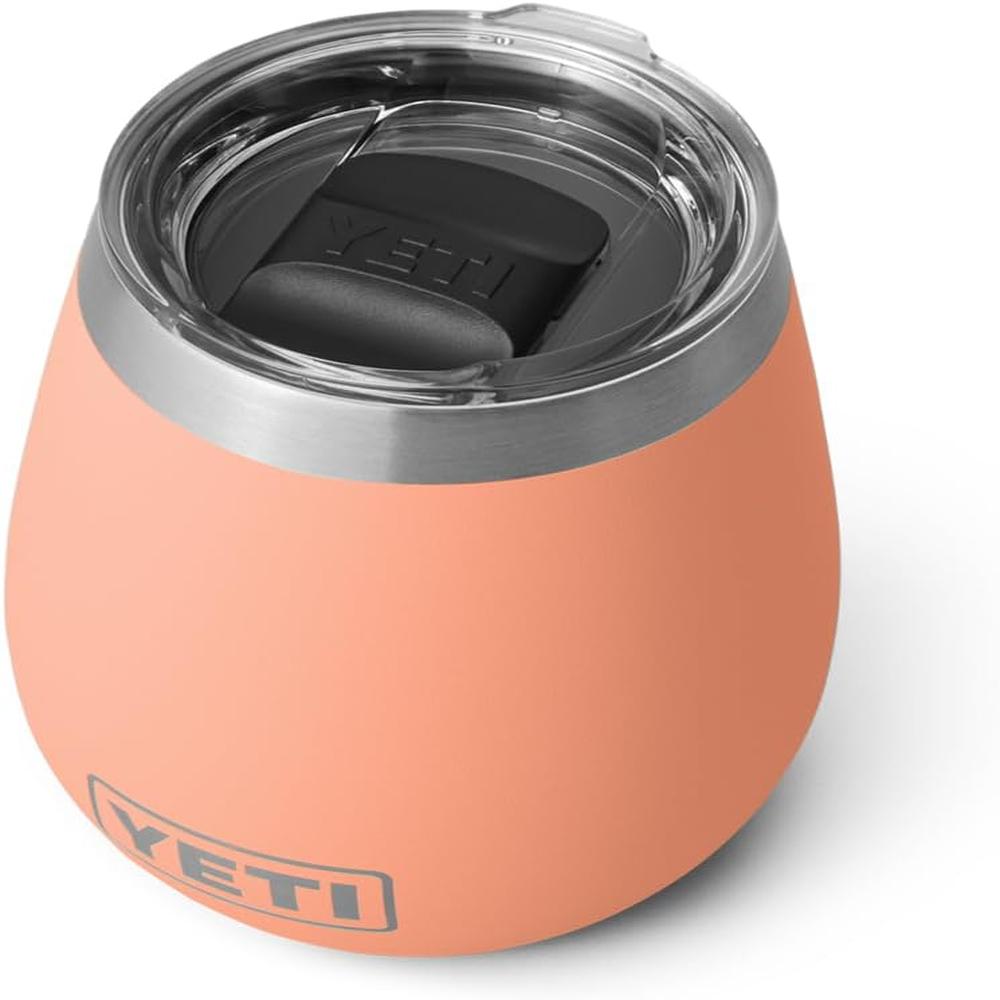 YETI Rambler Vaso de vino de 10 oz de acero inoxidable con tapa MagSlider color melocotón
