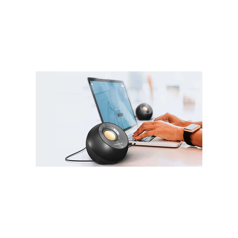 Parlante Creative Pebble V2 2.0 - 8W, USB-C, Conexión 3.5mm, Color Negro, Sonido Premium