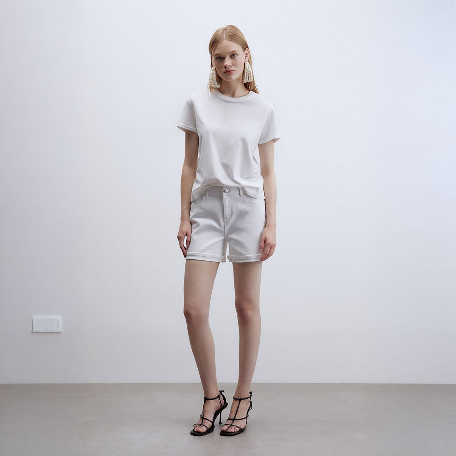 Jean Mujer Sfera Denim Bermuda Basic Blanco