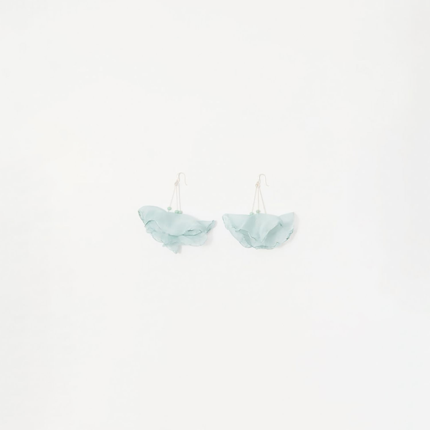 Aretes Mujer Sfera Textil Plateados Celeste