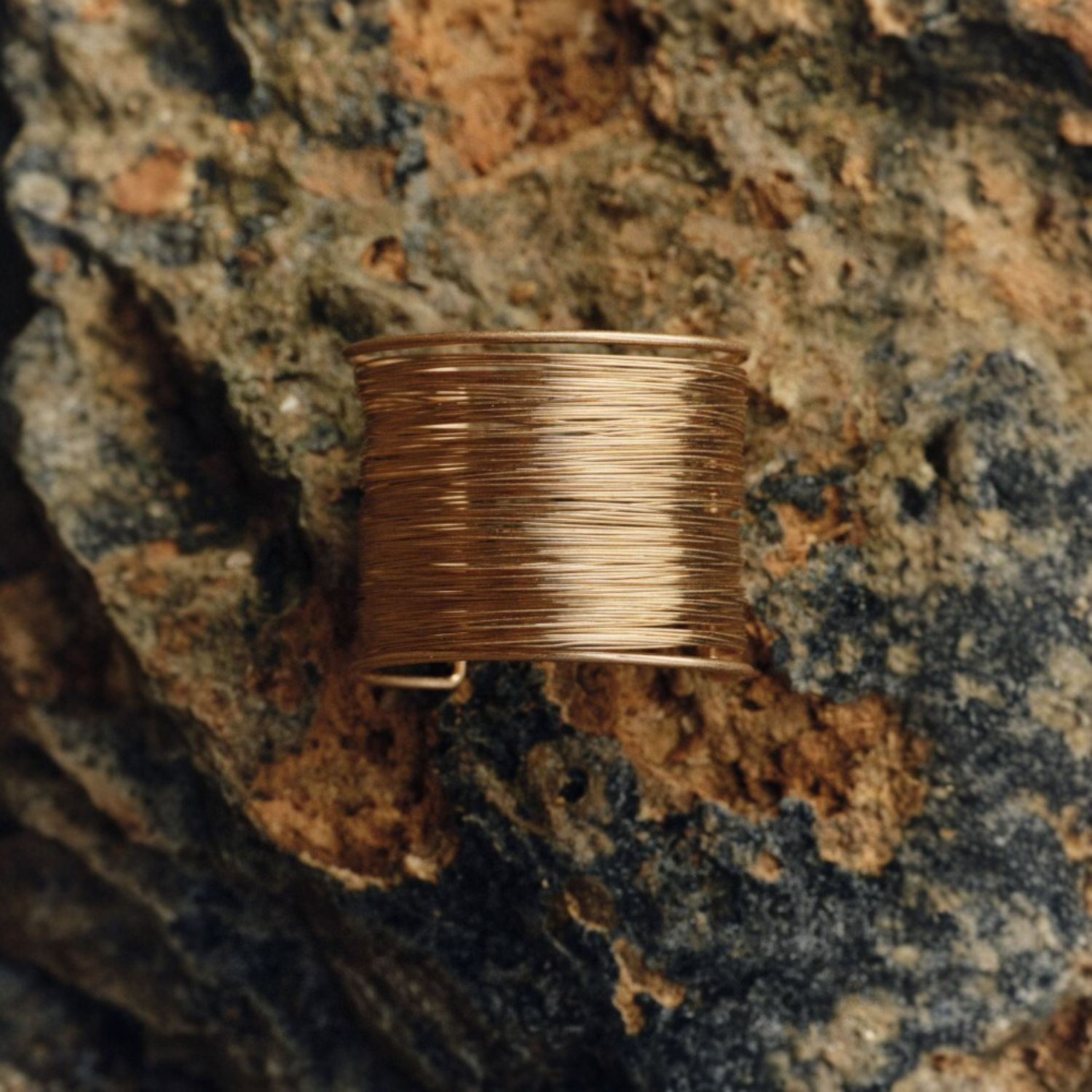 Brazalete Mujer Sfera Hileras Metal Oro