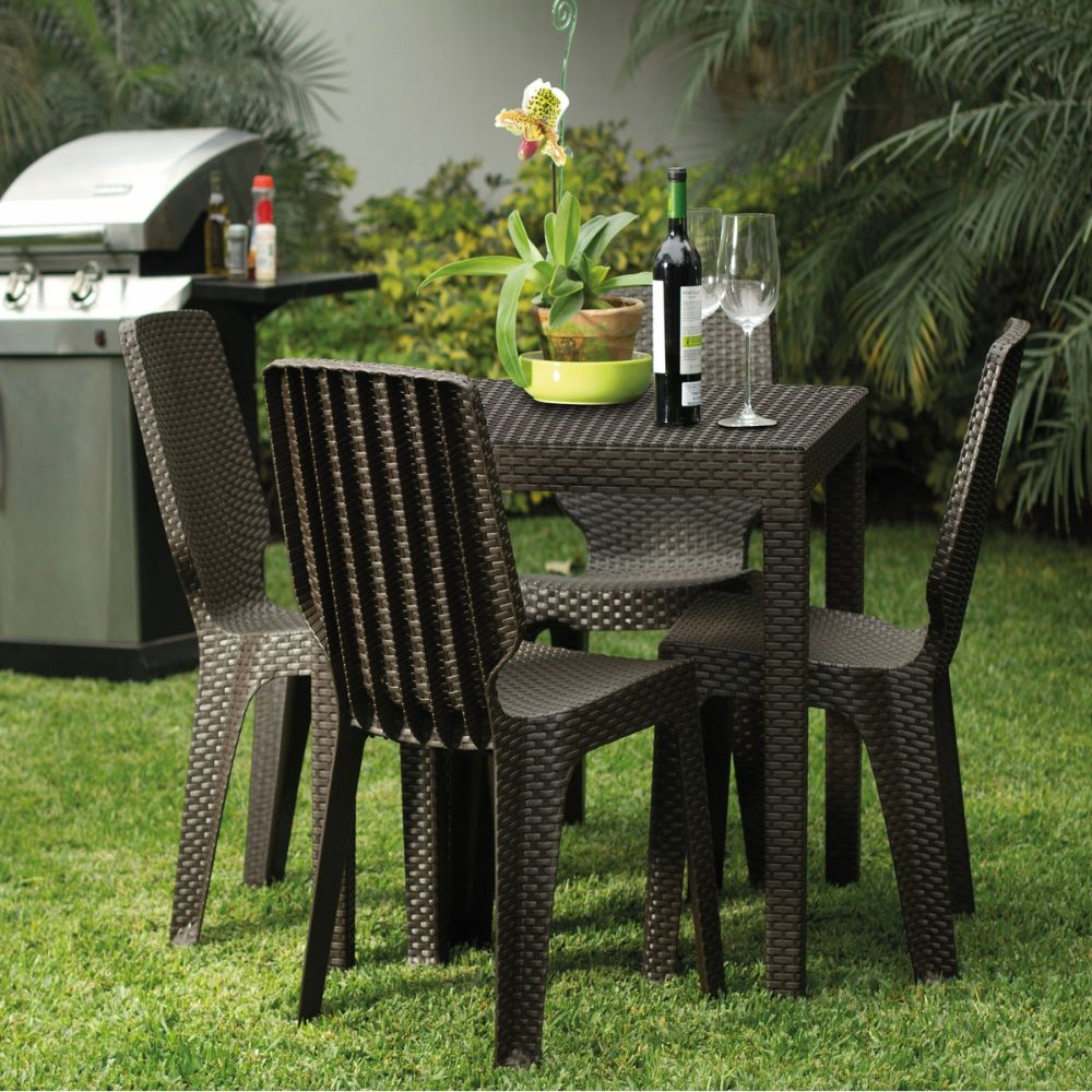 COMBO Mesa de Terraza Tavarua Cuadrada Ratan 75x75cm + 4 Sillas de Plástico Tavarua Ratan Marrón Reyplast