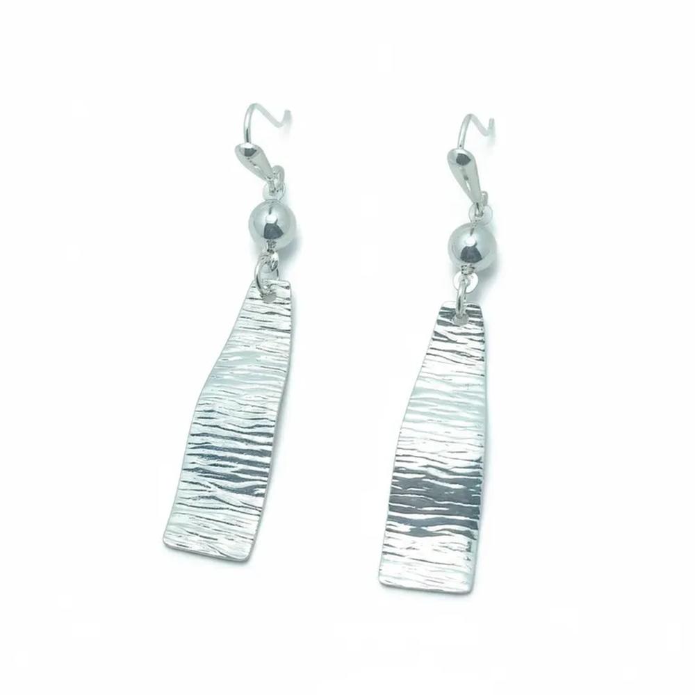 ARETE DE PLATA COLGANTE LARGO CON DISEÑO