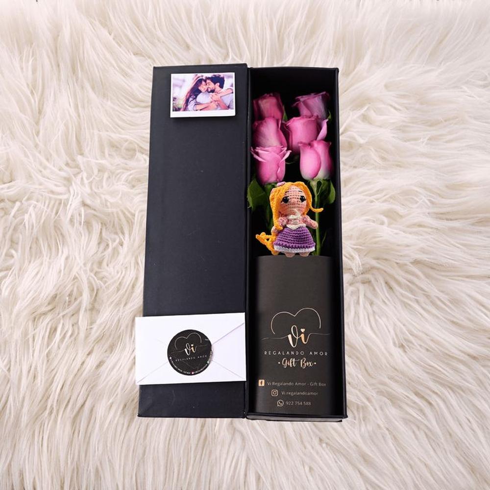 Box Luxury Rosas Lilas + Rapunzel - Arreglo floral - Princesas