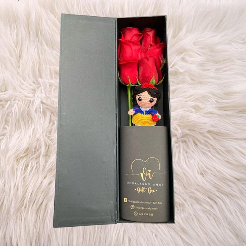 Box Luxury Rosas + Mini Blanca Nieves - Princesas - Arreglo floral