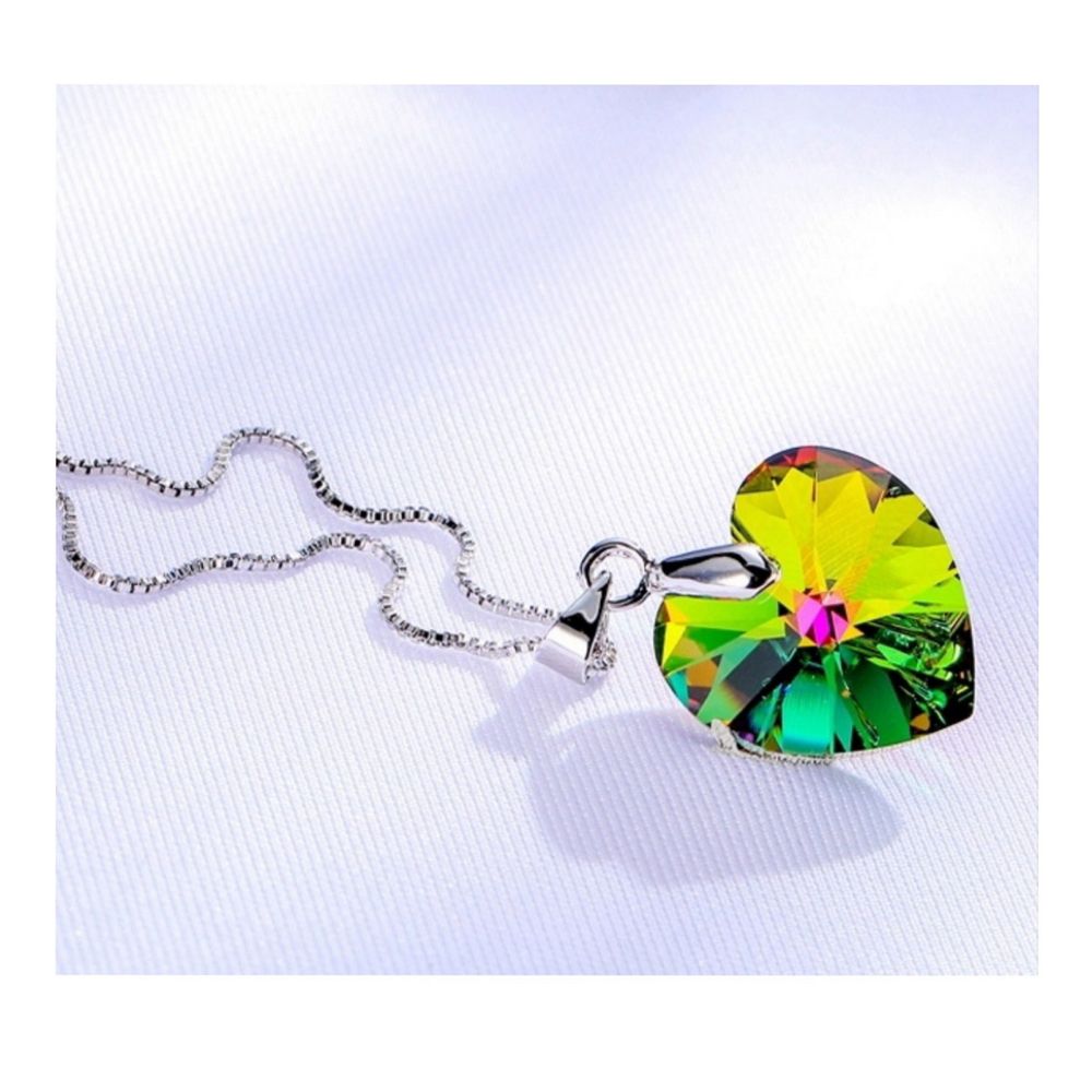 Collar de Plata 925 Regalo para Mujer con Cristal Swarovski Corazon color Verde Tornasol