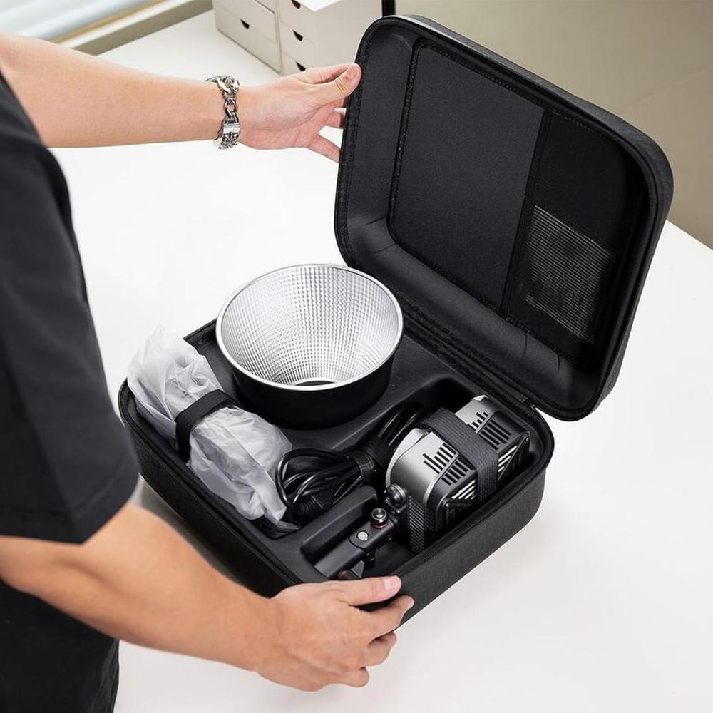 Zhiyun Molus G200 Combo Luz de video COB de 200 W con Montaje Bowens