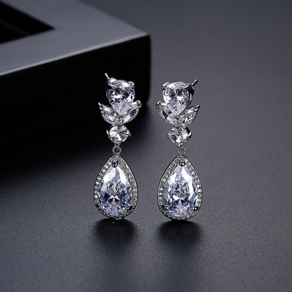 Arete Lágrimas de Cristal con Elegancia Clásica - Plata 925