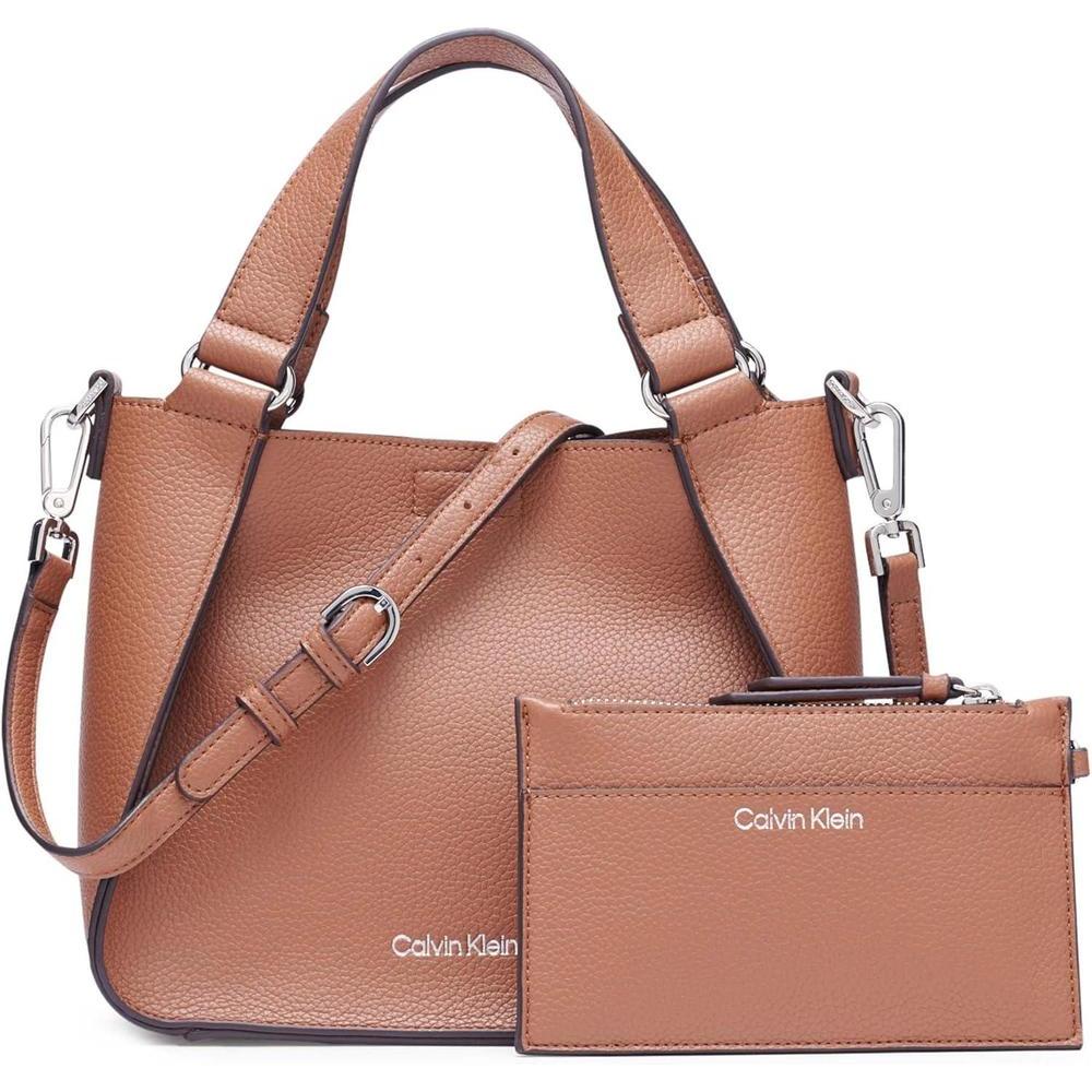 Crossbody Calvin Klein Estelle de cuero vegano, elegante y práctico