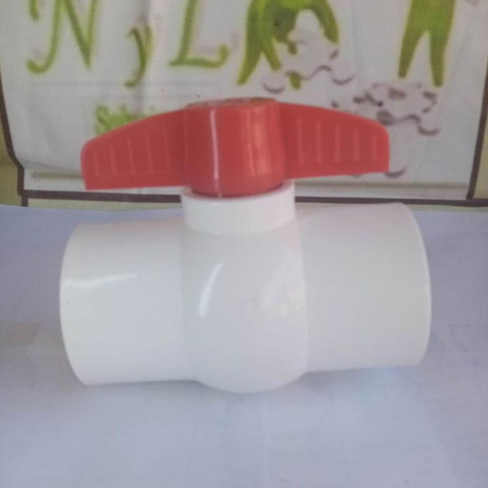 Válvula Esférica PVC Sin Rosca C&A  1.1/2""  -  Blanco