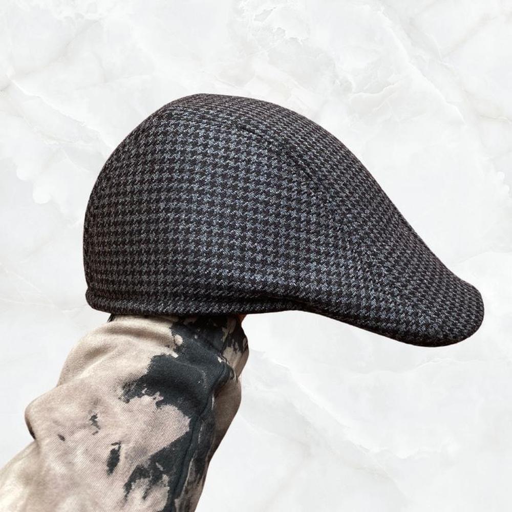 Boina Boomer Patrón Gris Oscuro con elástico interno Talla M Gris Oscuro M Boina Boomer Patrón Gris Oscuro con elástico interno Talla M Gris Oscuro M