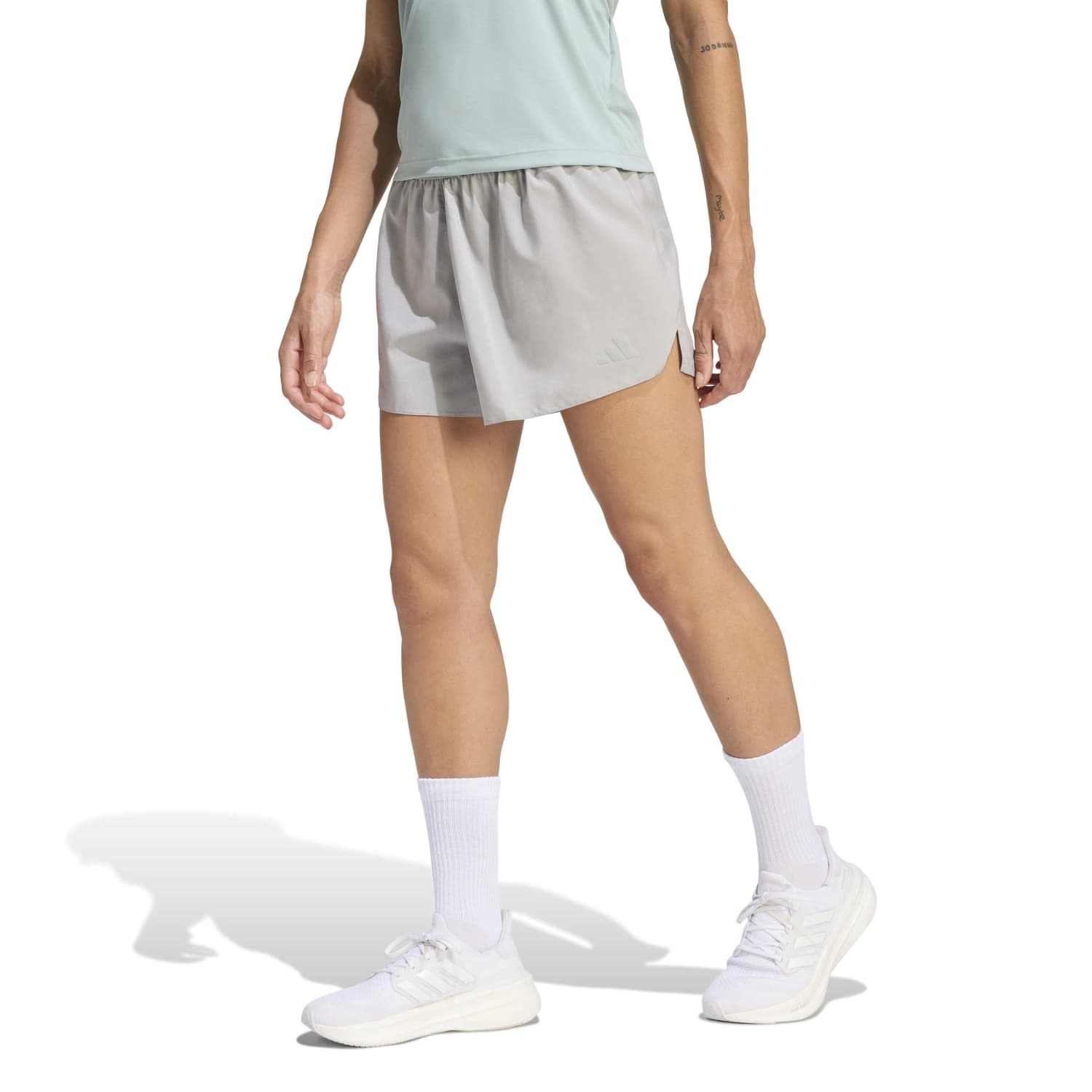 Short Deportivo Adidas Mujer Run Ess Shor W Ka0238 Plomo